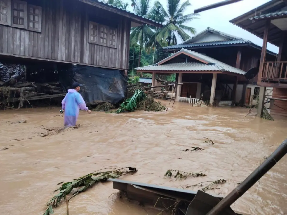 แม่ฮ่องสอนวิกฤต! 'พายุบัวลอย' ถล่ม น้ำป่าหลาก เร่งช่วย 36 หมู่บ้าน