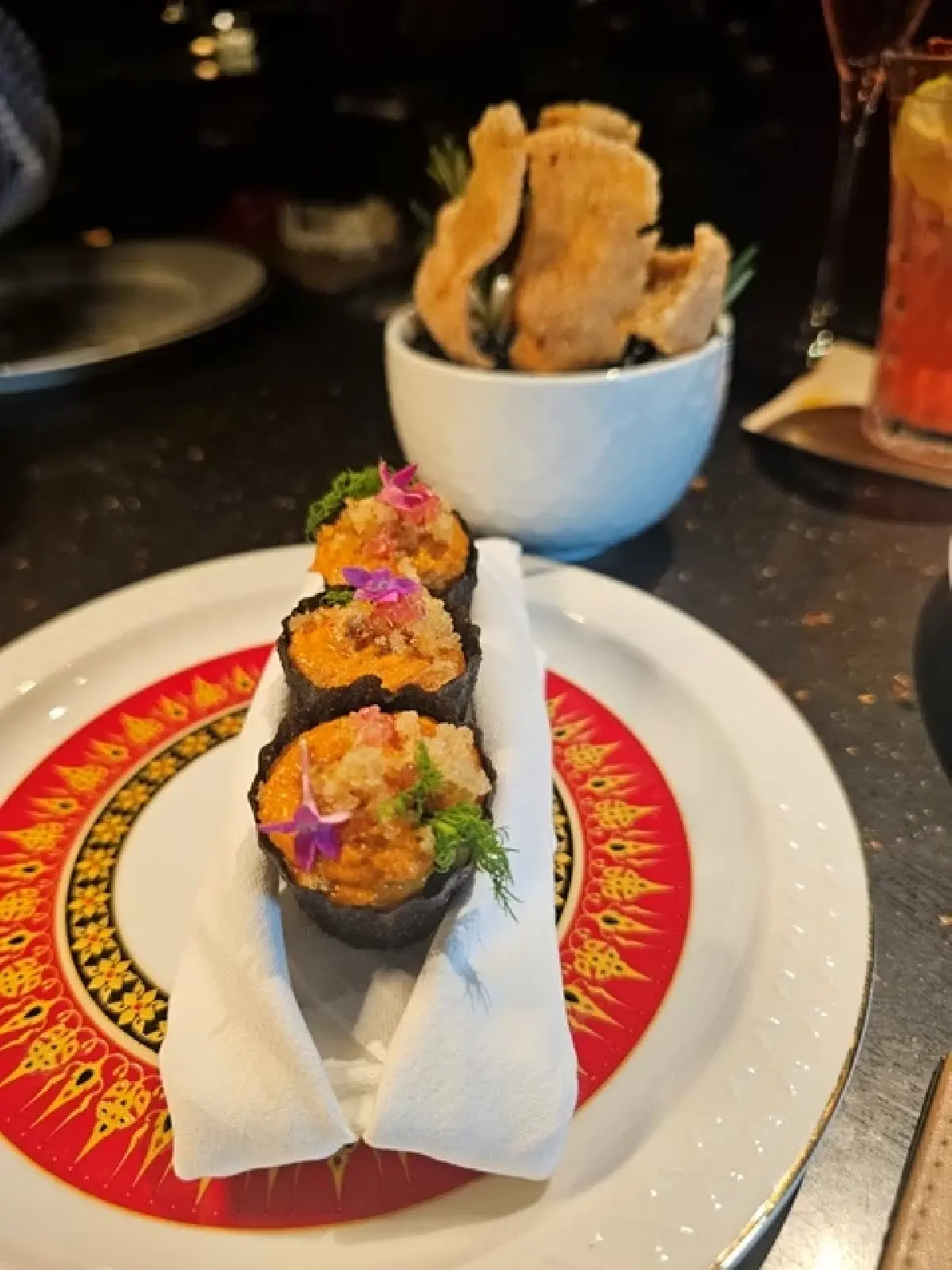 ‘เรืออัปสรา’ ชมสายน้ำเจ้าพระยา ชิม ‘อาหารไทยร่วมสมัย’