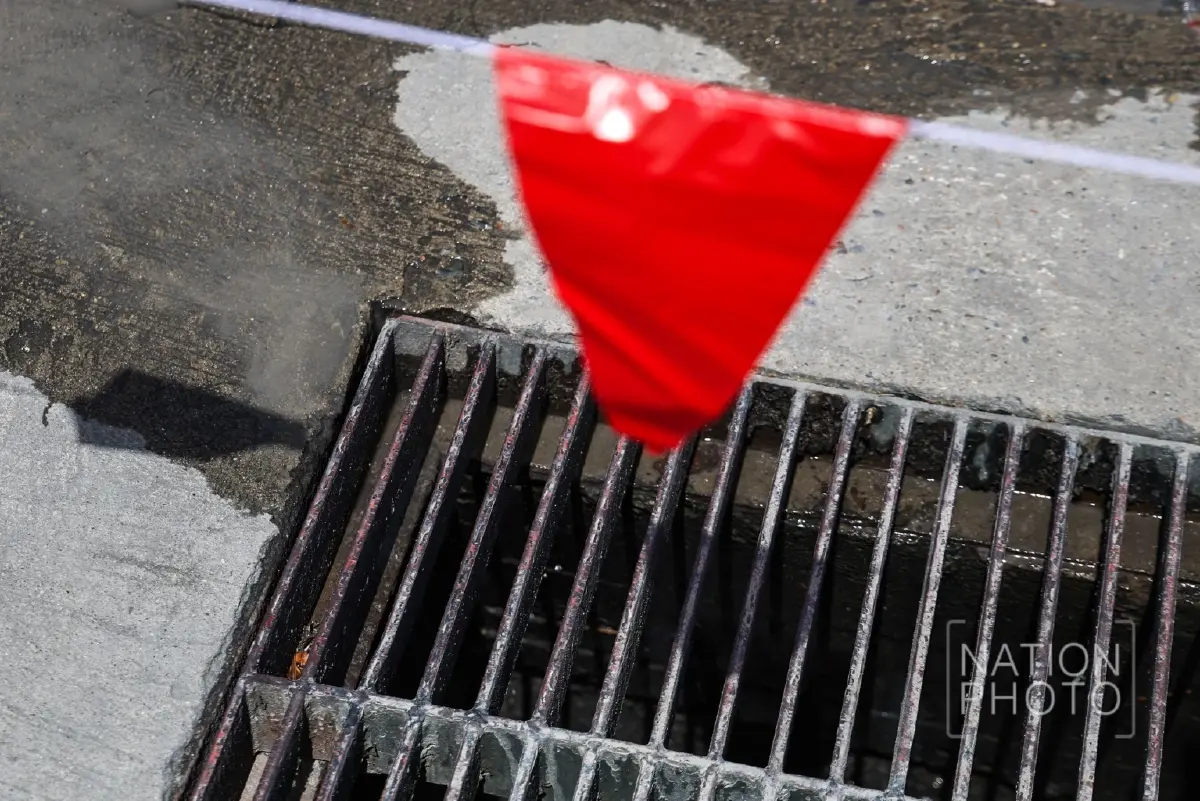 หวั่นหลุมยุบซ้ำรอย! ถนนสามเสน พองตัว มีน้ำซึม ใกล้ถนนทรุดตัว 2 กม.