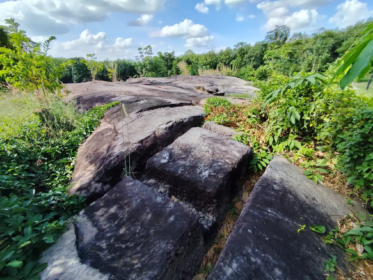 รากปราสาท...ที่บ้านกรวด