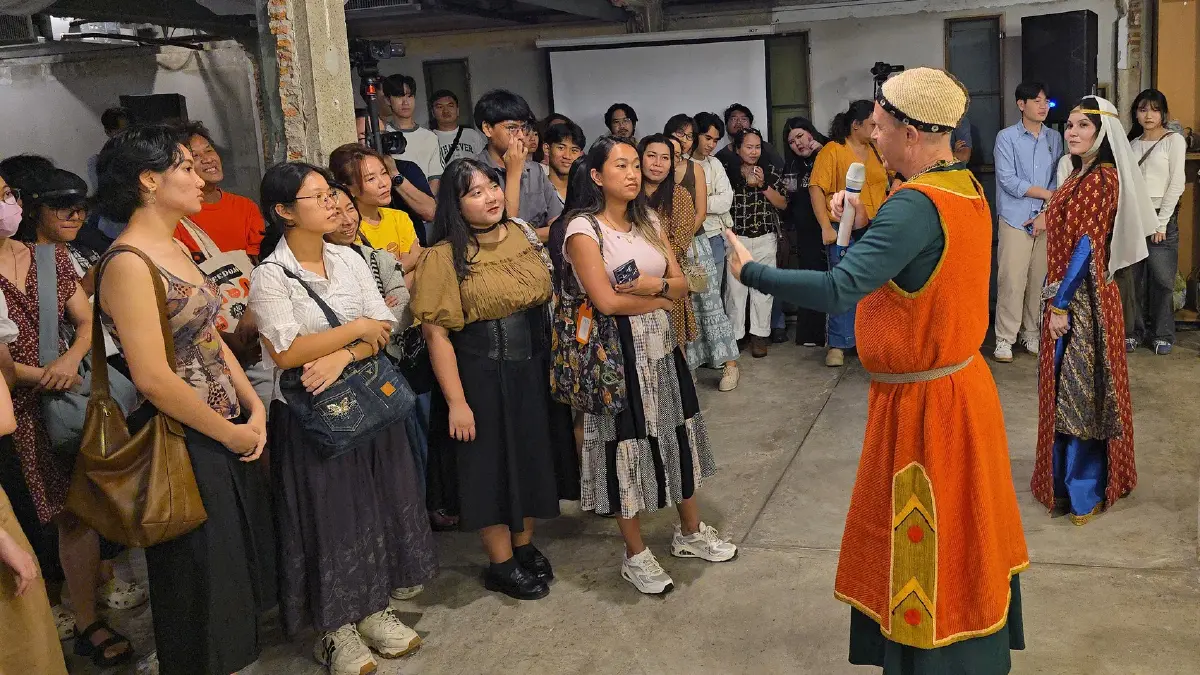 มา ‘เต้นรำ’ กันเถอะ เรียนรู้วิธีการเต้นรำแบบคน ‘ยุคกลาง’