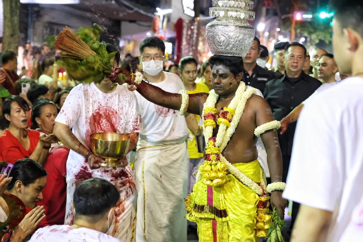 เช็กเส้นทาง ปิดถนน งานใหญ่ พิธีนวราตรี 2568 แห่ประเพณี วัดแขก สีลม