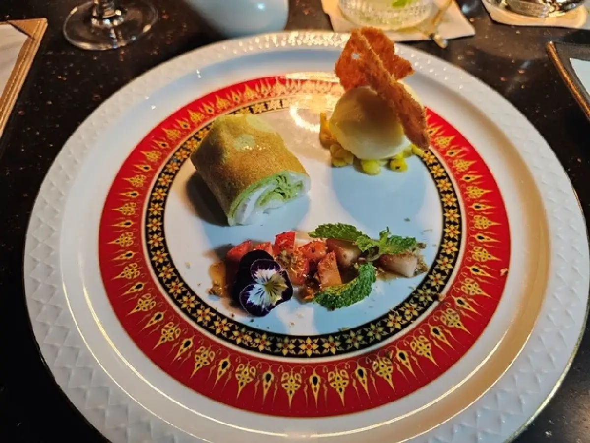 ‘เรืออัปสรา’ ชมสายน้ำเจ้าพระยา ชิม ‘อาหารไทยร่วมสมัย’