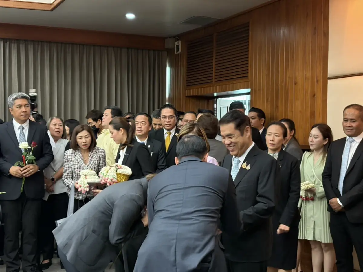 'สุริยะ' ส่งไม้ต่อรัฐบาลใหม่ สางปัญหาพระราม 2 ลุ้นนโยบาย 'รถไฟฟ้า 20 บาท'