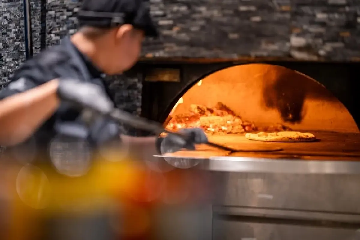 'บุฟเฟ่ต์อาหารอิตาเลียน' ที่ ห้องอาหาร ลา ทาโวลา (La Tavola)