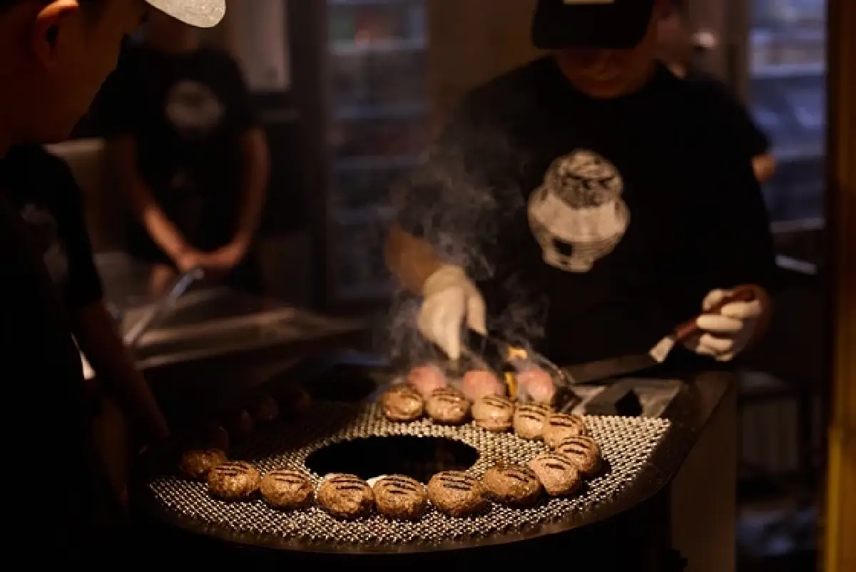 ‘แฮมเบิร์กเตาถ่าน’ นามว่า ‘ฮิคินิคุ โตะ โคเมะ’ บุก ‘เซ็นทรัลพาร์ค’