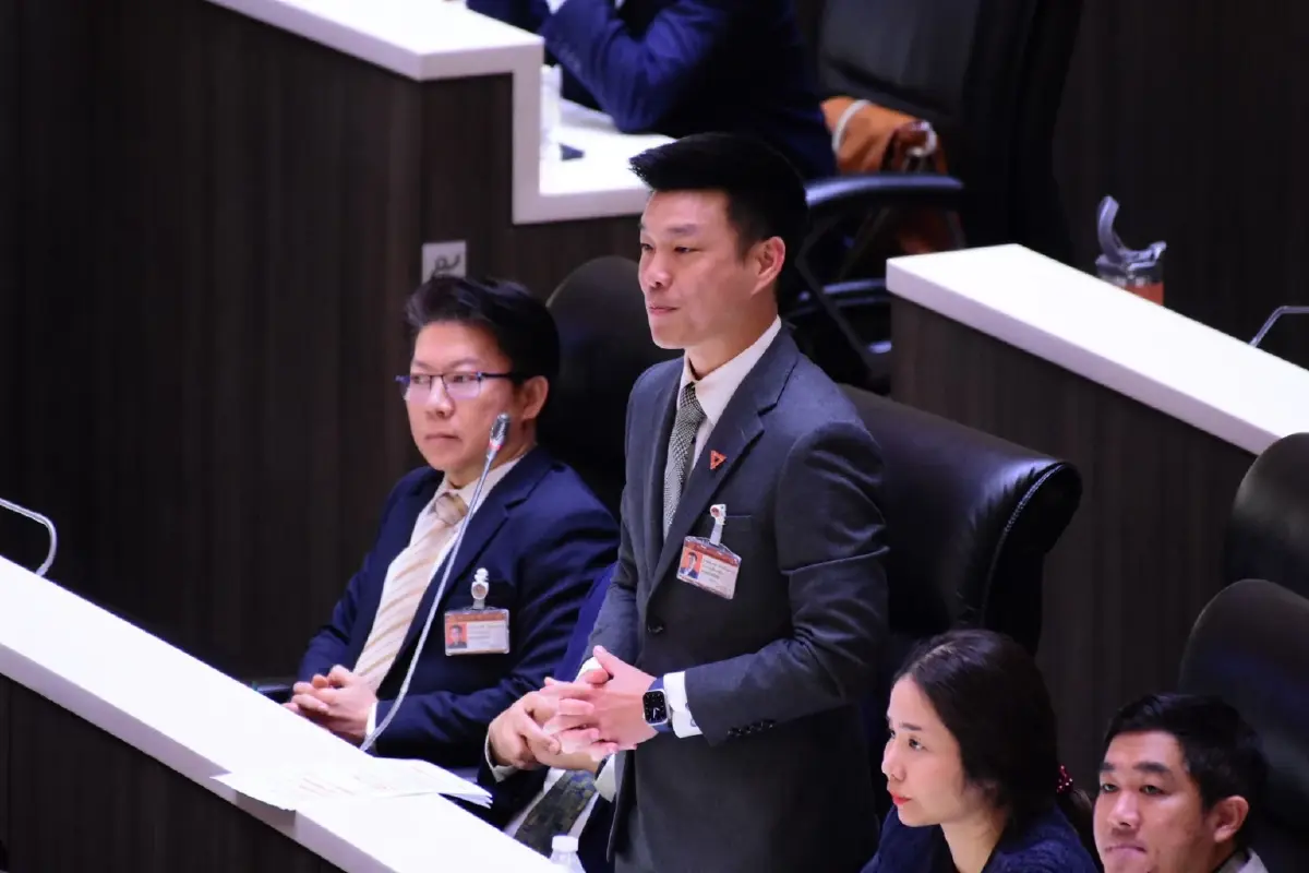 'เท้ง' ลุยซักฟอกนโยบาย จี้นายกฯ 4 เดือนมุ่งแก้ รธน. อย่าแทรกแซงคดี