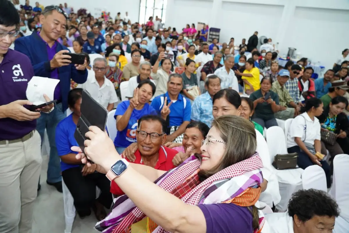 'สุดารัตน์' ควง สส.ชัชวาล ทสท.ลุยร้อยเอ็ด ประกาศพร้อมเลือกตั้ง