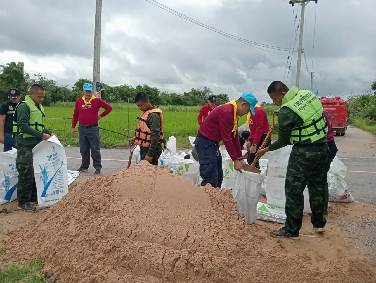 น้ำท่วมขอนแก่น ต.ห้วยม่วง อ่วม! ศบภ.มทบ.23 ส่งกำลังพลช่วยผู้ประสบอุทกภัย