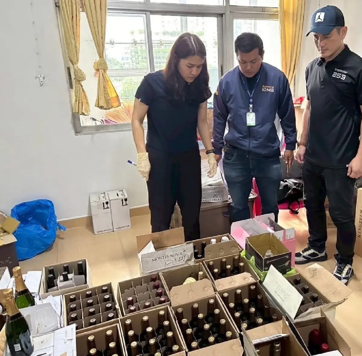 ไวน์ เหล้านอก บุหรี่ หนีภาษีโดนบุก 12 จุด ยึดของกลาง 8,000 รายการ