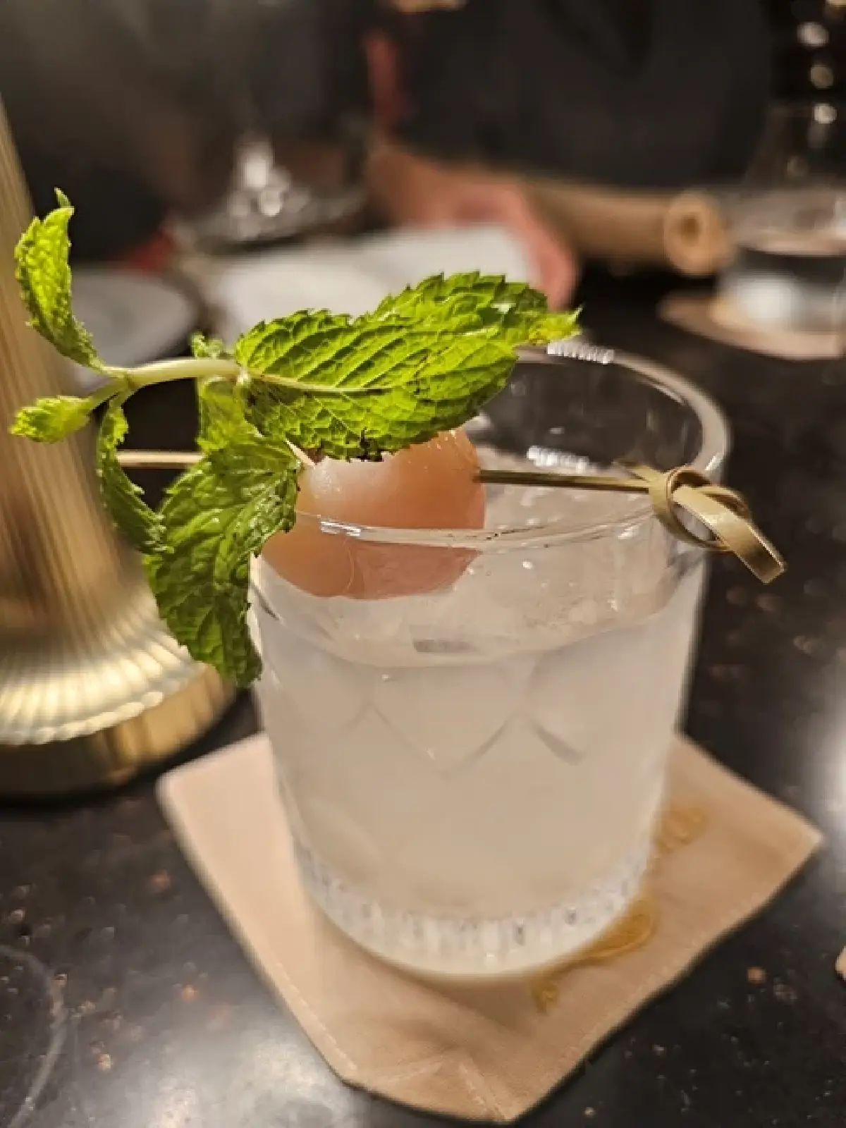 ‘เรืออัปสรา’ ชมสายน้ำเจ้าพระยา ชิม ‘อาหารไทยร่วมสมัย’