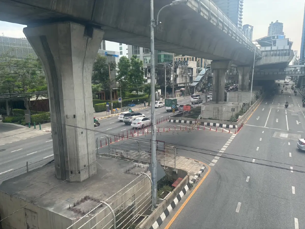 เลี่ยงด่วน! ปิดสาทรเหนือขาเข้า ช่วงกลางคืน  ติดตั้งสกายวอล์ก