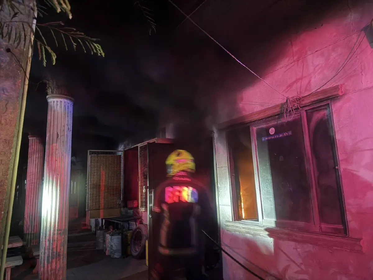 เกิดเหตุ ไฟไหม้อาคาร ป้อมยาม ม.รามคำแหง เพลิงไหม้เสียหายทั้งหมด