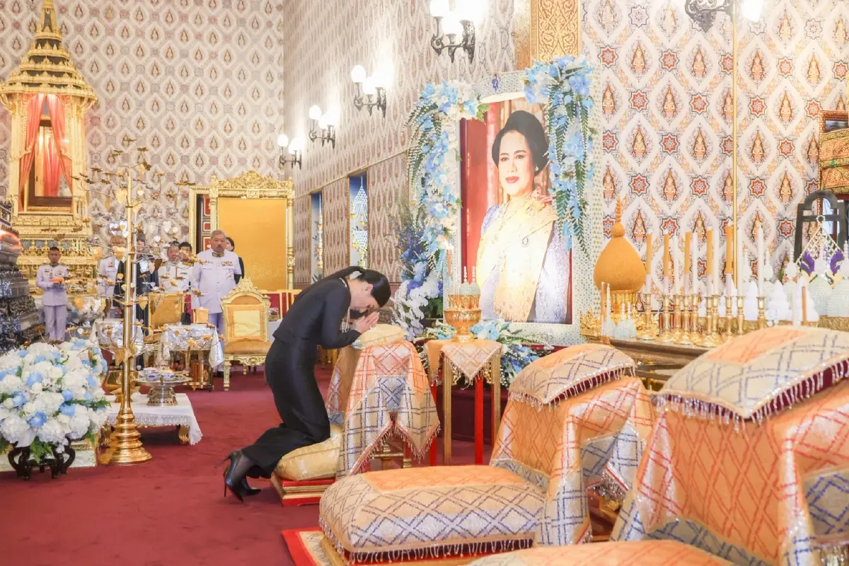 ในหลวง พระราชินี ทรงบำเพ็ญพระราชกุศลสัตตมวาร 7 วัน ถวายพระบรมศพ พระพันปีหลวง