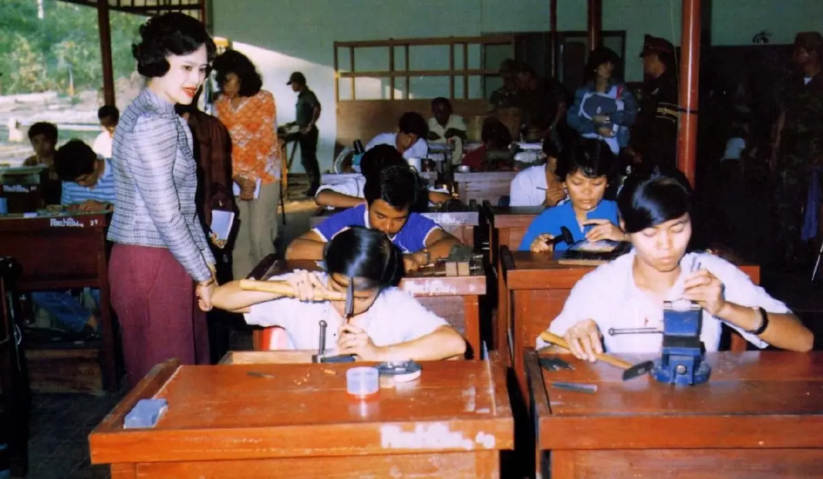 ‘ศิลปาชีพ’ พระพันปีหลวง อนุรักษ์ผ้าไทย หัตถกรรมพื้นบ้าน พลิกชีวิตคนไทย