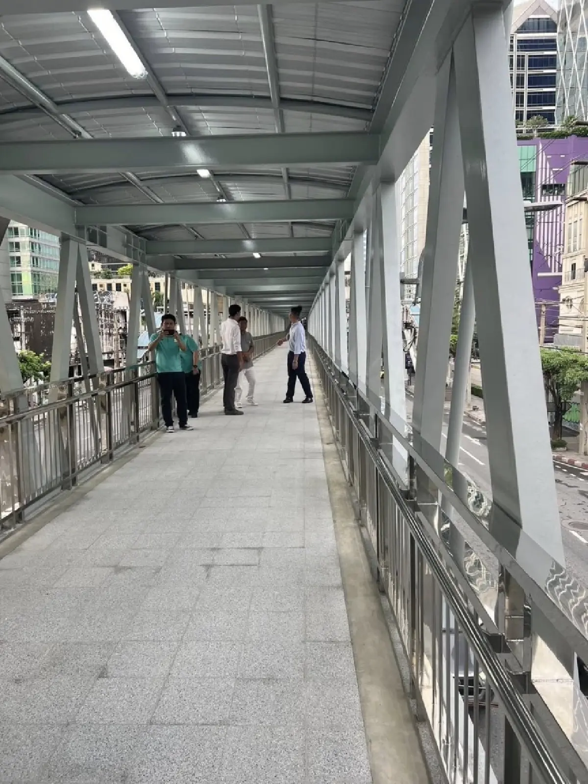 เปิดใช้แล้ว สกายวอล์ก สุรศักดิ์-กรุงเทพคริสเตียน แก้รถติดสาทร