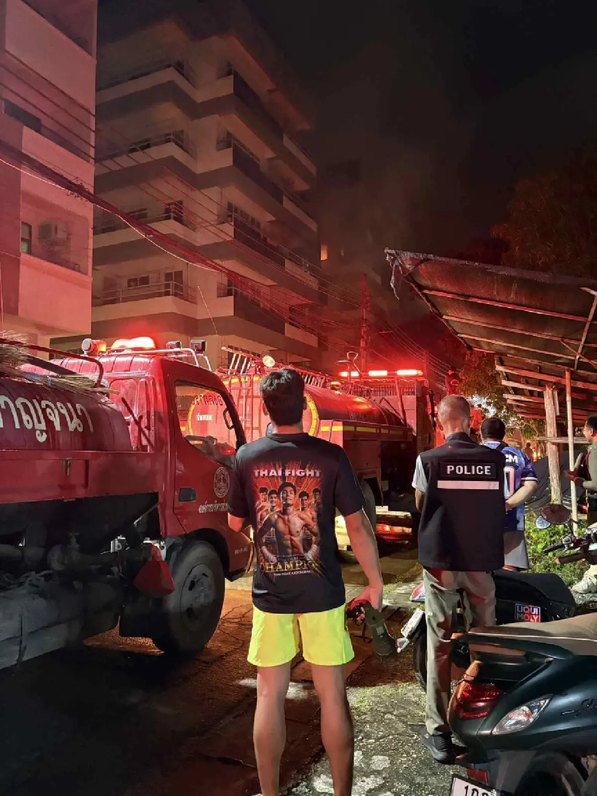 วินาทีชีวิต ไฟไหม้ใหญ่ แฟลตแพทย์ รพ.แพร่ กู้ภัยบุกช่วยหมอติดค้าง