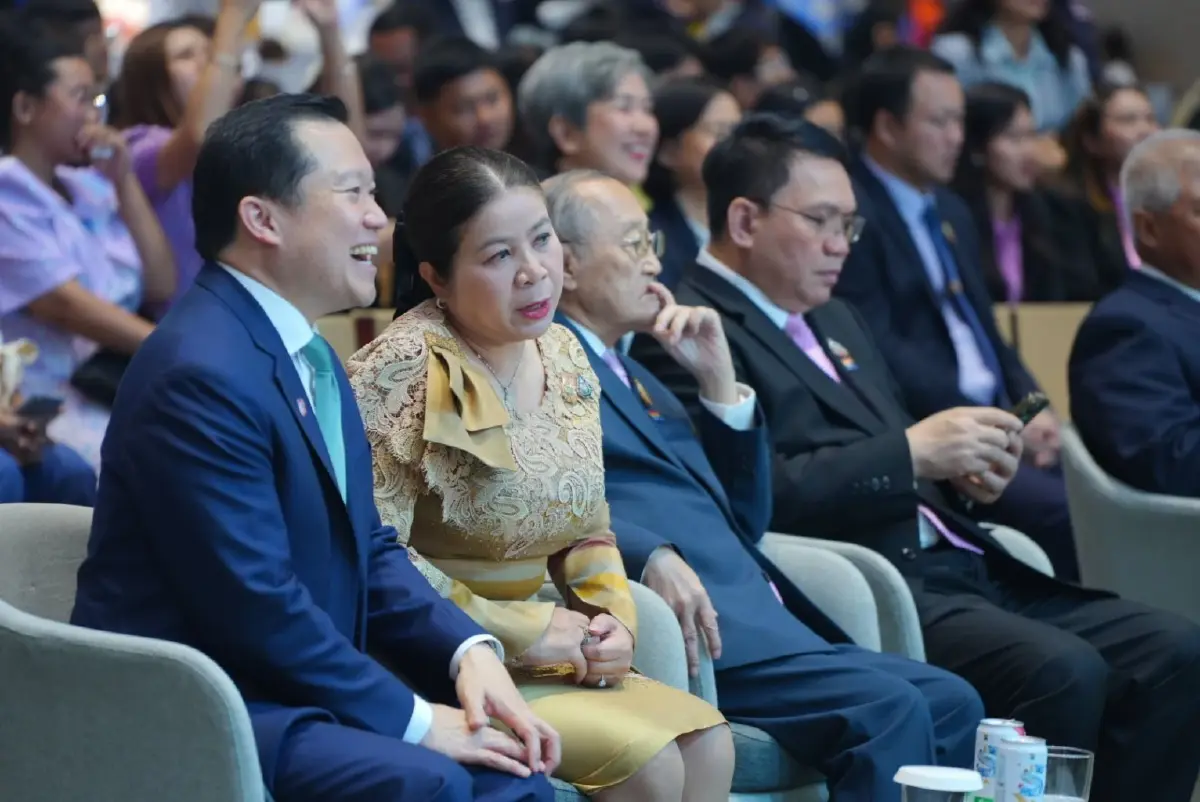 สานต่อแนวพระราชดำริ พร้อมส่งมอบรถโมบาย สื่อการสอนสมัยใหม่