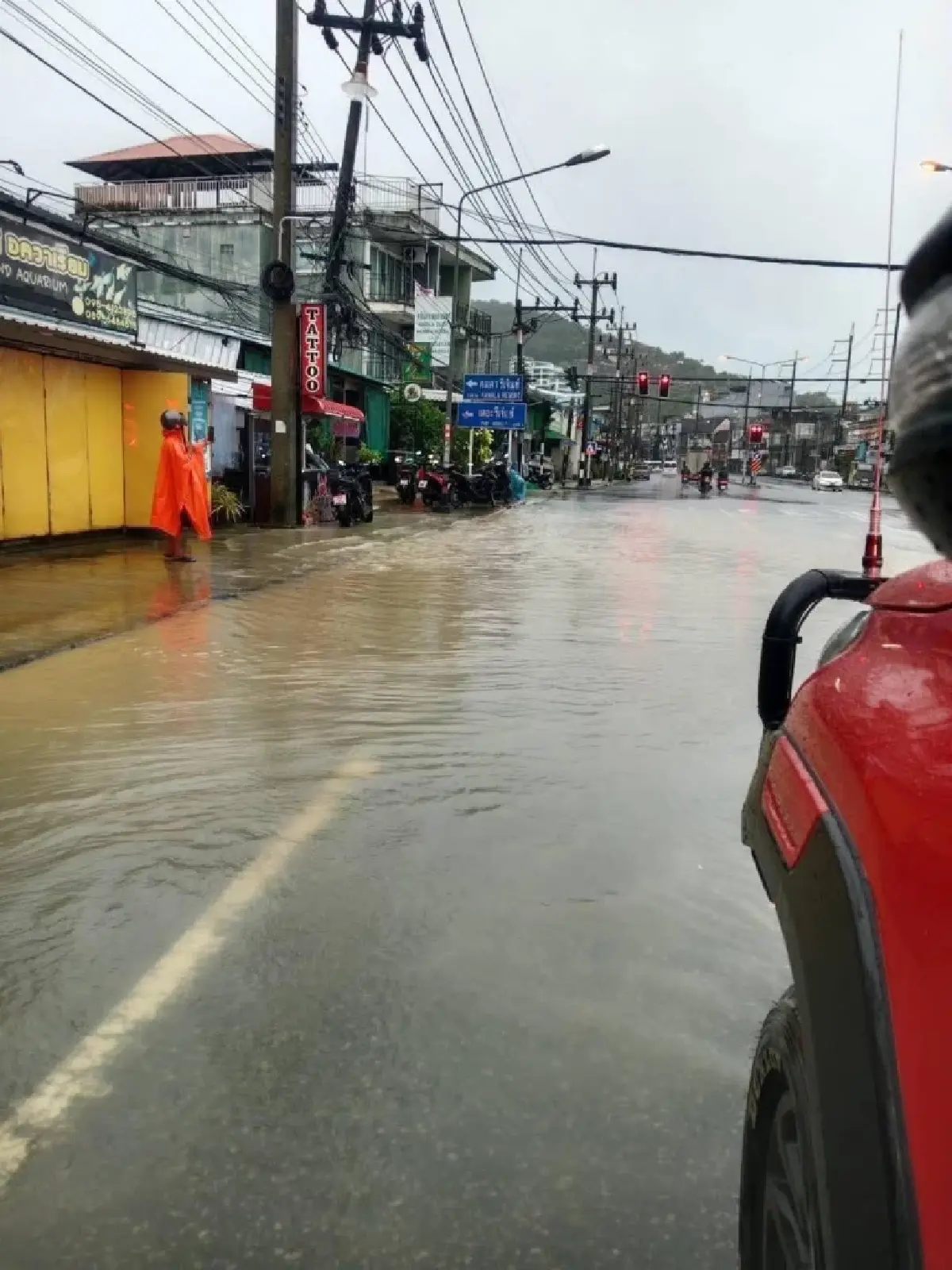 ด่วน! ต.กมลา ภูเก็ต วิกฤติน้ำท่วมหลายจุด ฝนถล่มไม่หยุด น้ำรอระบาย