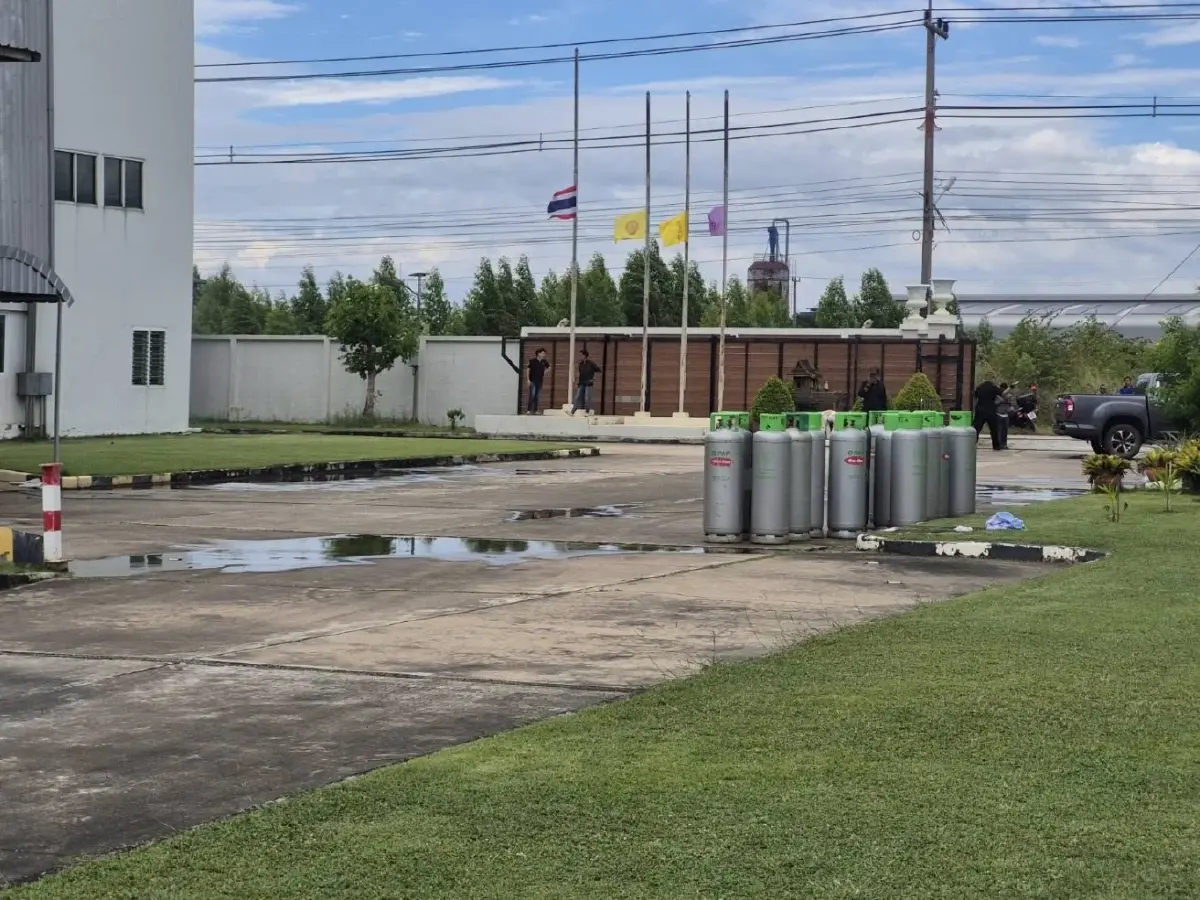 ด่วน ไฟไหม้โรงงานใหญ่ฉะเชิงเทรา โกดังเสียหายหนัก เร่งดับเพลิง