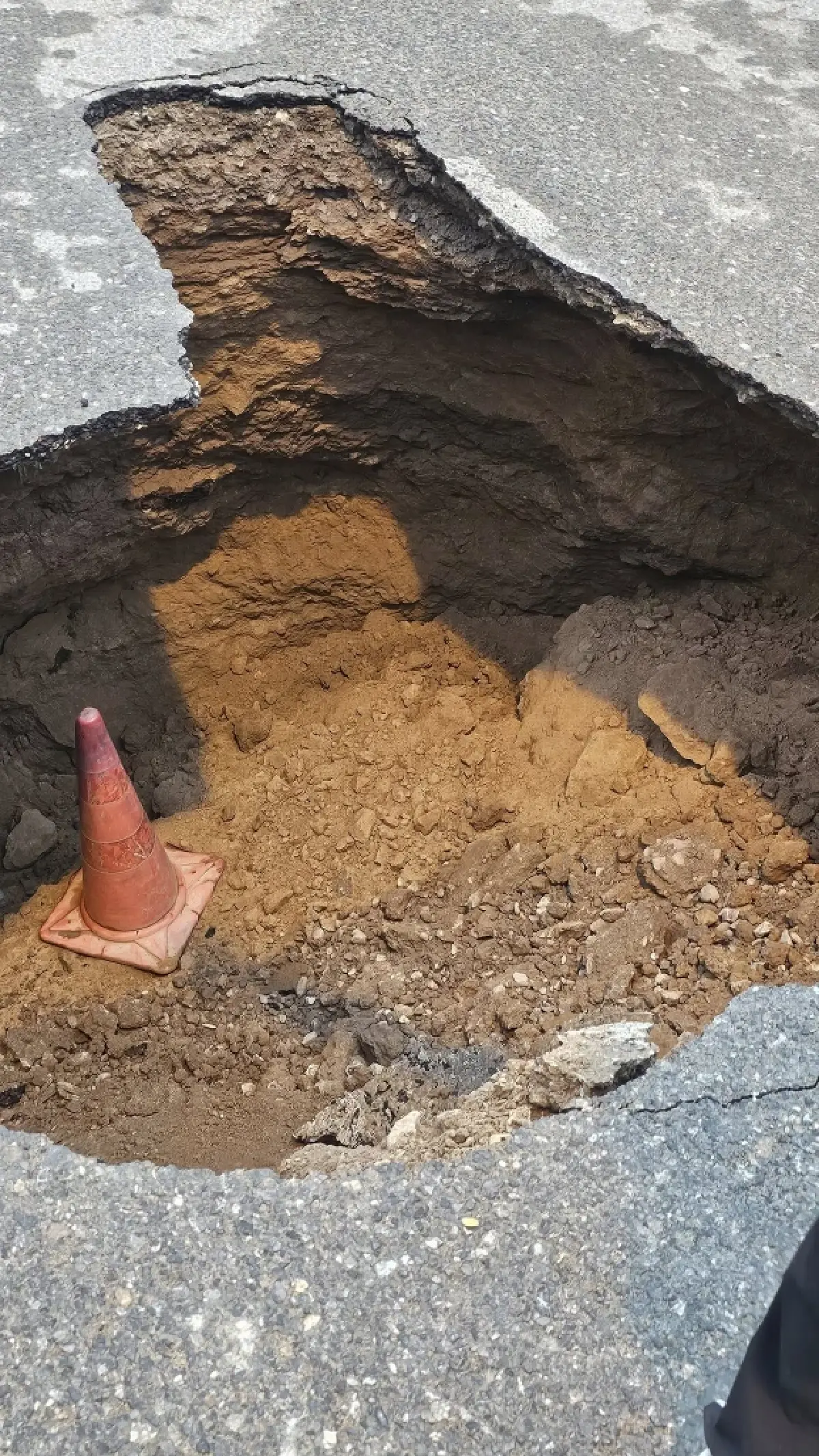 คืบหน้า ถนนยุบตัว นครสวรรค์ ผู้ใช้ทางระวัง ยูเทิร์นใต้สะพานเดชา