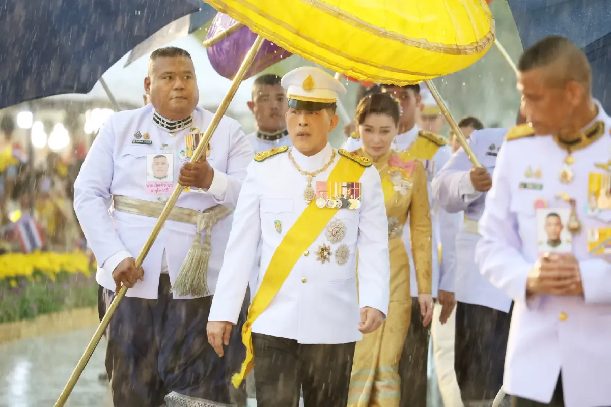 ในหลวง - พระราชินี ทรงบำเพ็ญพระราชกุศล เนื่องในวันนวมินทรมหาราช 2568