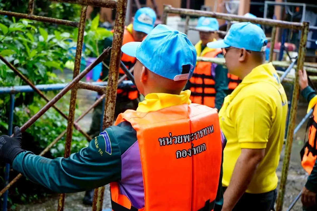 ทบ. ระดมกำลังช่วยประชาชนน้ำท่วมจากพายุบัวลอย แมตโม จ่อซ้ำ