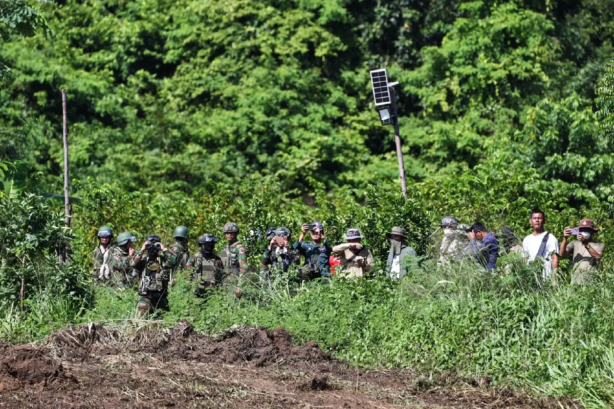 'กองกำลังบูรพา' เร่งเคลียร์ทุ่นระเบิด 'บ้านหนองหญ้าแก้ว'