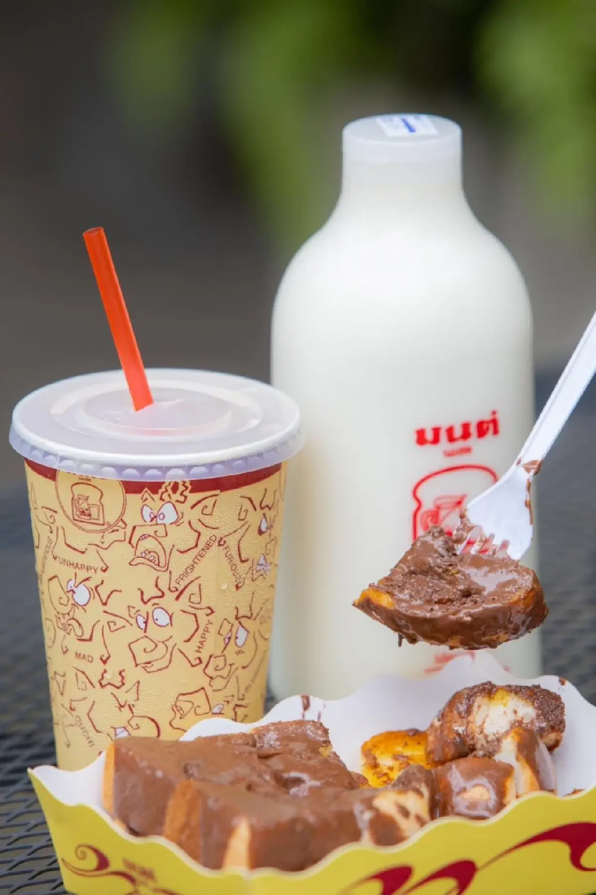 อากงโล้สำเภา มาเปิด ‘มนต์นมสด’ ร้านนมติดแอร์เจ้าแรกในไทย สู่ธุรกิจในมือทายาทรุ่นที่ 3