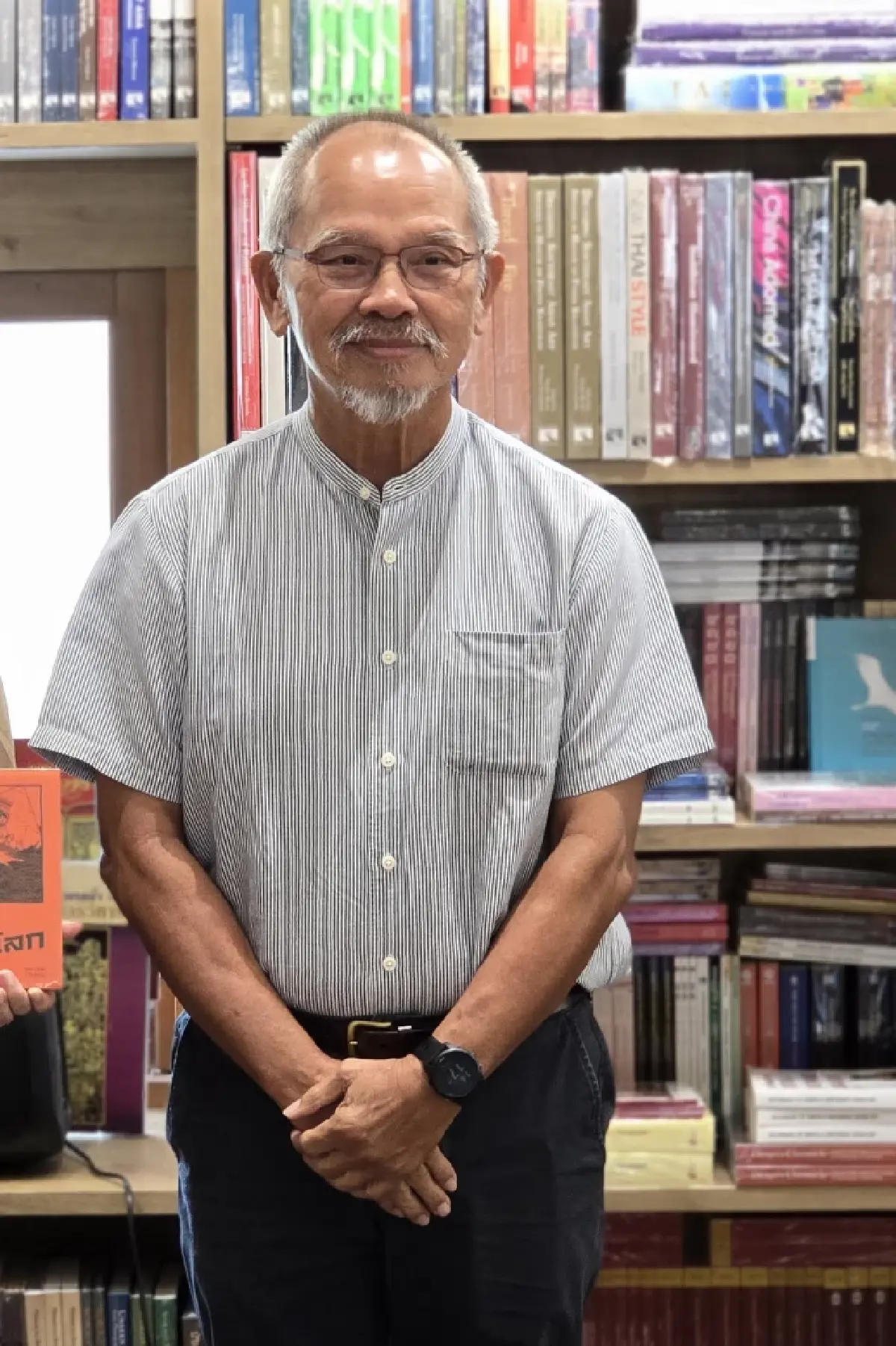 ถวายความอาลัย 'พระแม่แห่งแผ่นดิน' มอบหนังสือ 'อัคราภิรักษศิลปิน' 500 เล่ม