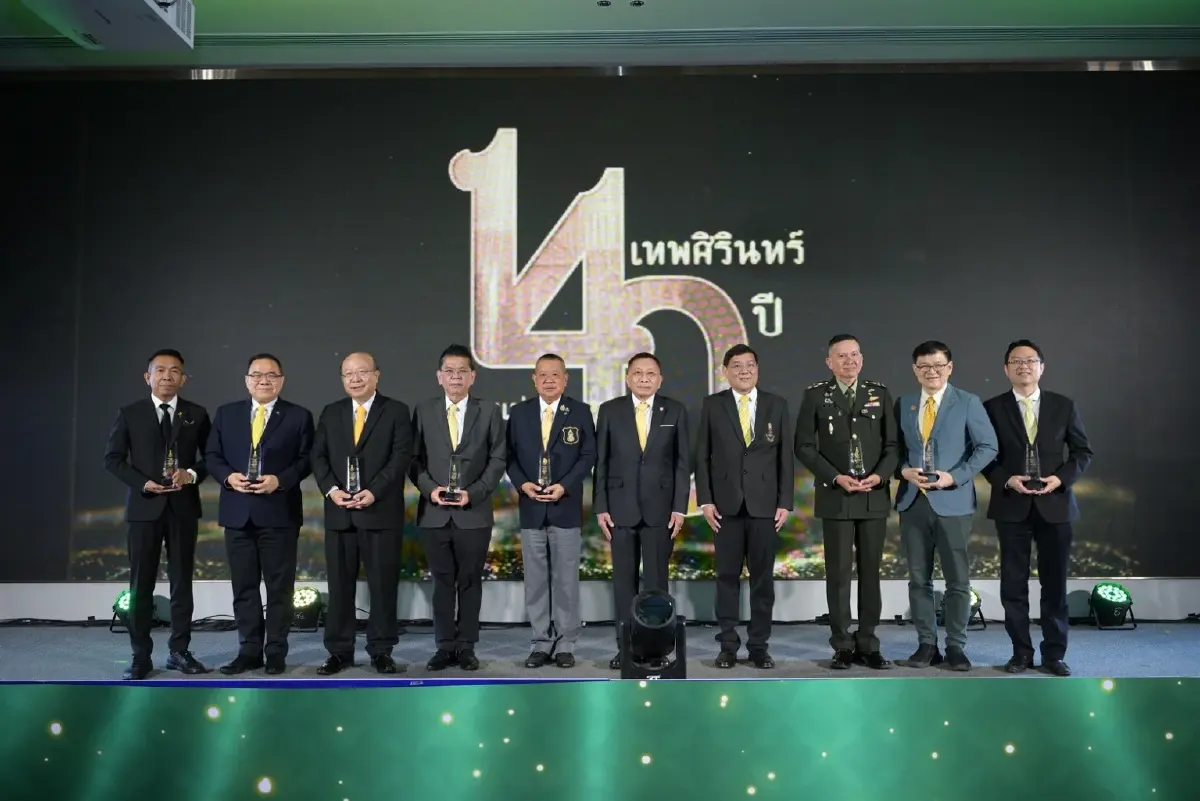 นพ.พงศ์เทพ วงศ์วัชรไพบูลย์ คว้ารางวัล รำเพยจรัสแสง 2567