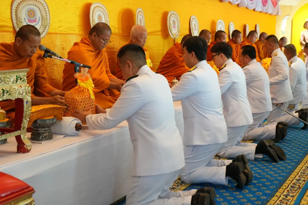 วันปิยมหาราช ทำบุญตักบาตรถวายเป็นพระราชกุศล