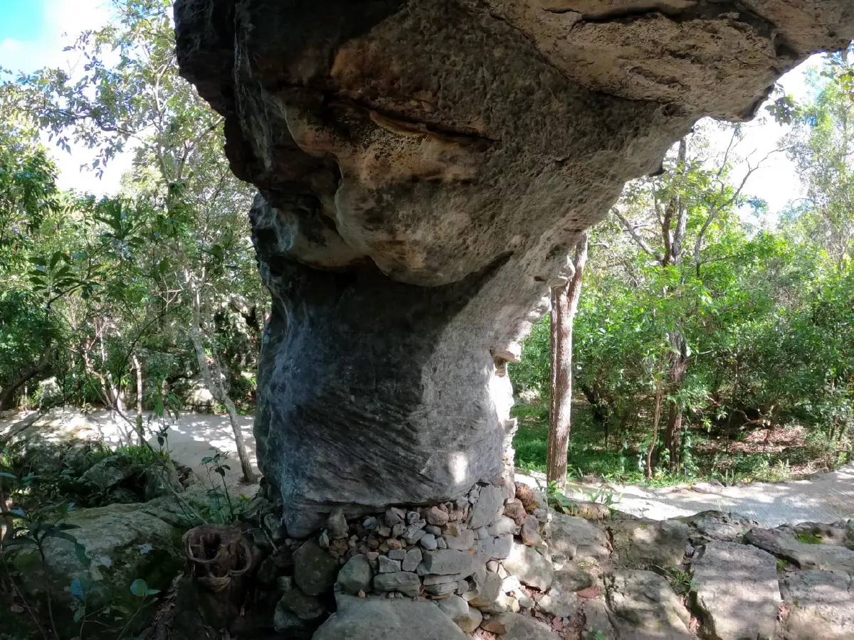 ดินแดนสงบและความพิศวงทางธรณี... วัดเขาประตูชุมพล