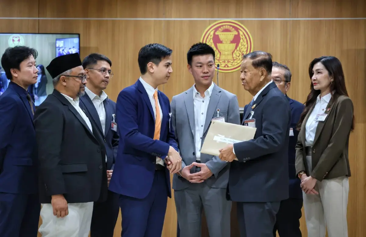 3ร่างรธน. - 3พรรค 'ฮุบ-ฮั้ว' อำนาจ 'สสร.'  แบ่งเค้ก 'ฝ่ายการเมือง'