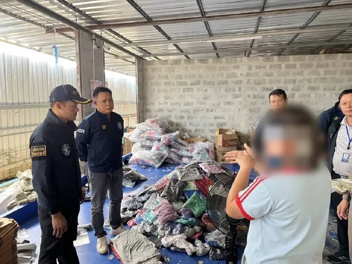 ส่งพัสดุหลอกเก็บเงิน 2 หมื่นชิ้น บุกโกดัง ยึดทรัพย์-หมายจับอื้อ