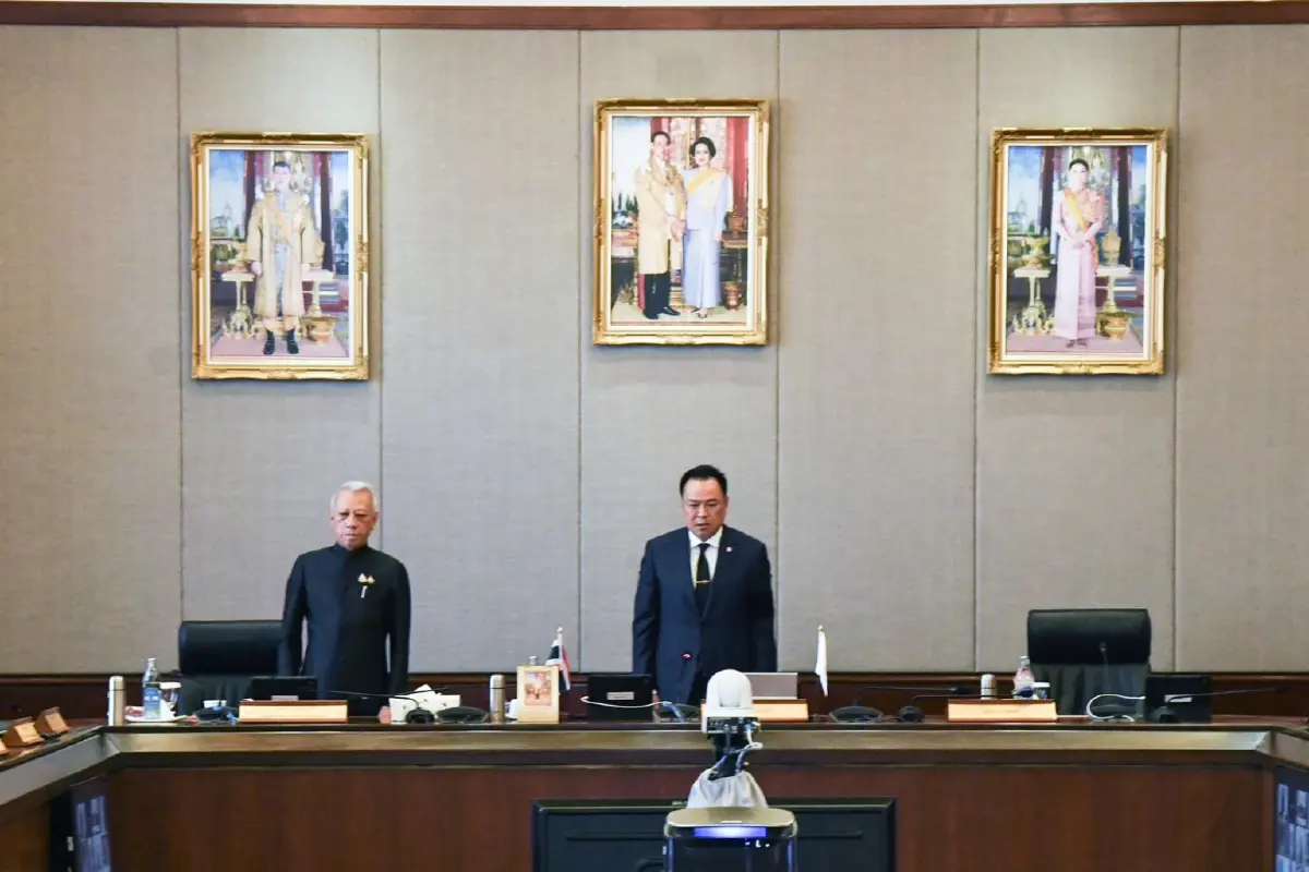 นายกฯ นำ ครม. ยืนไว้อาลัย 'พระพันปีหลวง'  ให้ประชาชนถวายน้ำสรงพระบรมศพ 26 ต.ค.