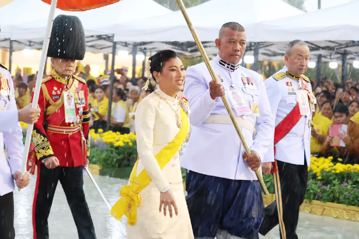 ในหลวง - พระราชินี ทรงบำเพ็ญพระราชกุศล เนื่องในวันนวมินทรมหาราช 2568