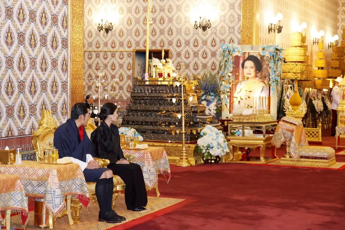 ในหลวง-พระราชินี เสด็จฯ ในการพระพิธีธรรมสวดพระอภิธรรมพระบรมศพ สมเด็จพระพันปีหลวง