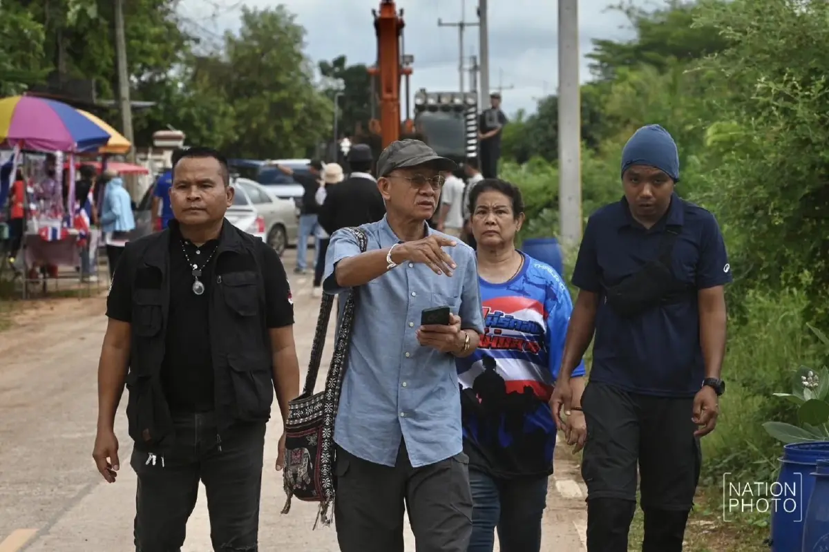 'วีระ' นำทีมเครื่องจักรเข้าพื้นที่ 'บ้านหนองจาน' ตำรวจตรึงกำลัง