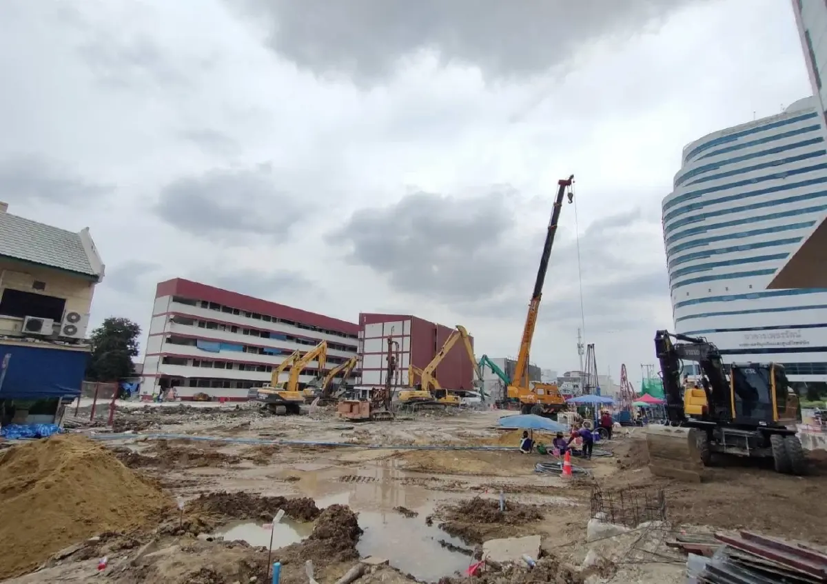 คืบหน้าซ่อม ถนนสามเสน ทรุดตัว รฟม. เผย รื้อถอนอาคาร สน.สามเสน เสร็จแล้ว
