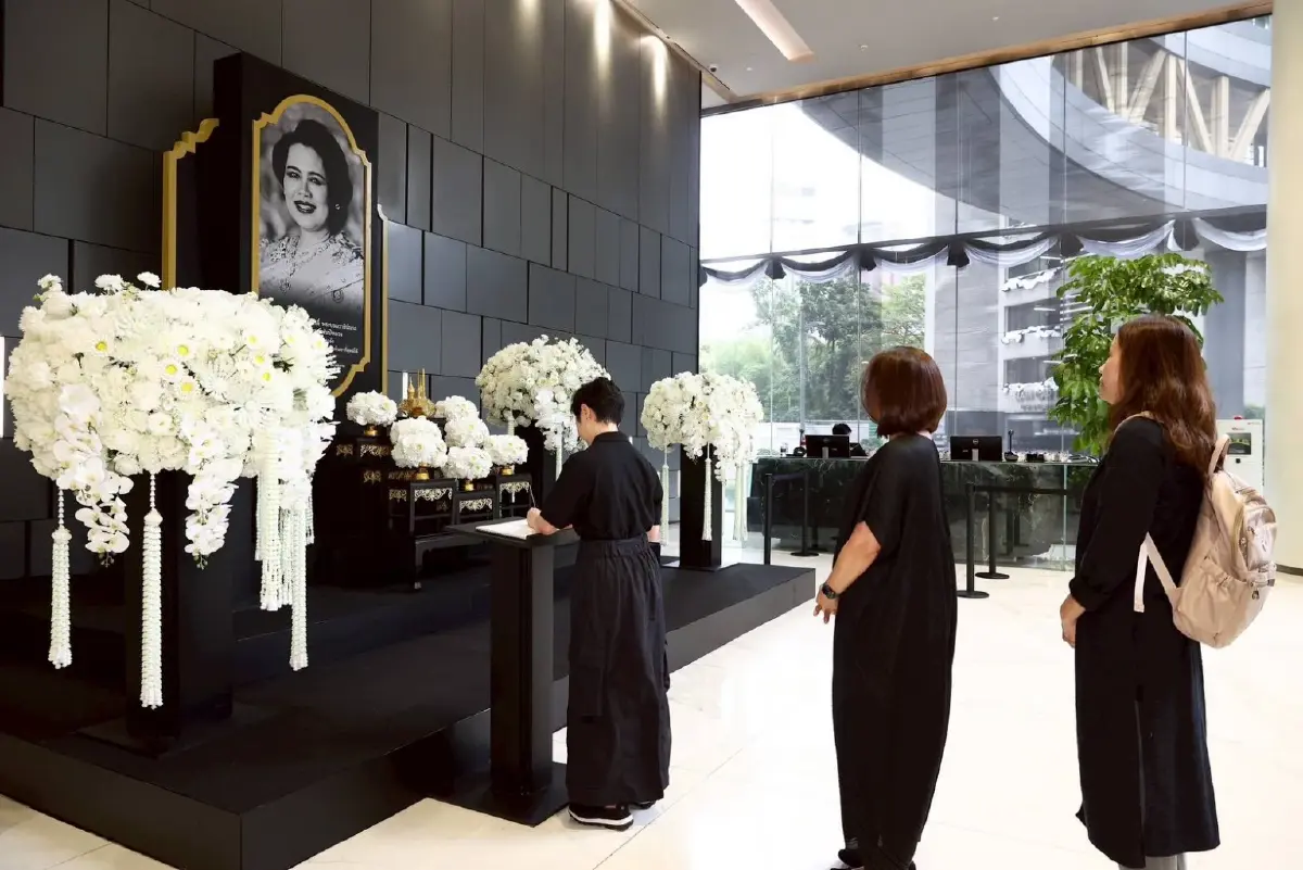 กลุ่มบริษัทสยามพิวรรธน์ร่วมถวายอาลัยสมเด็จพระบรมราชชนนีพันปีหลวง 