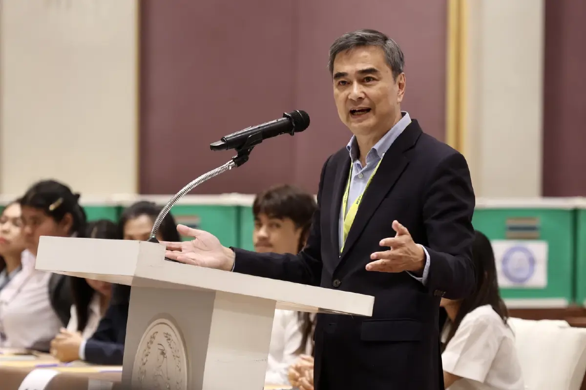 รื้อยกเครื่อง‘ประชาธิปัตย์’  โจทย์‘อภิสิทธิ์’สมการขั้วที่4