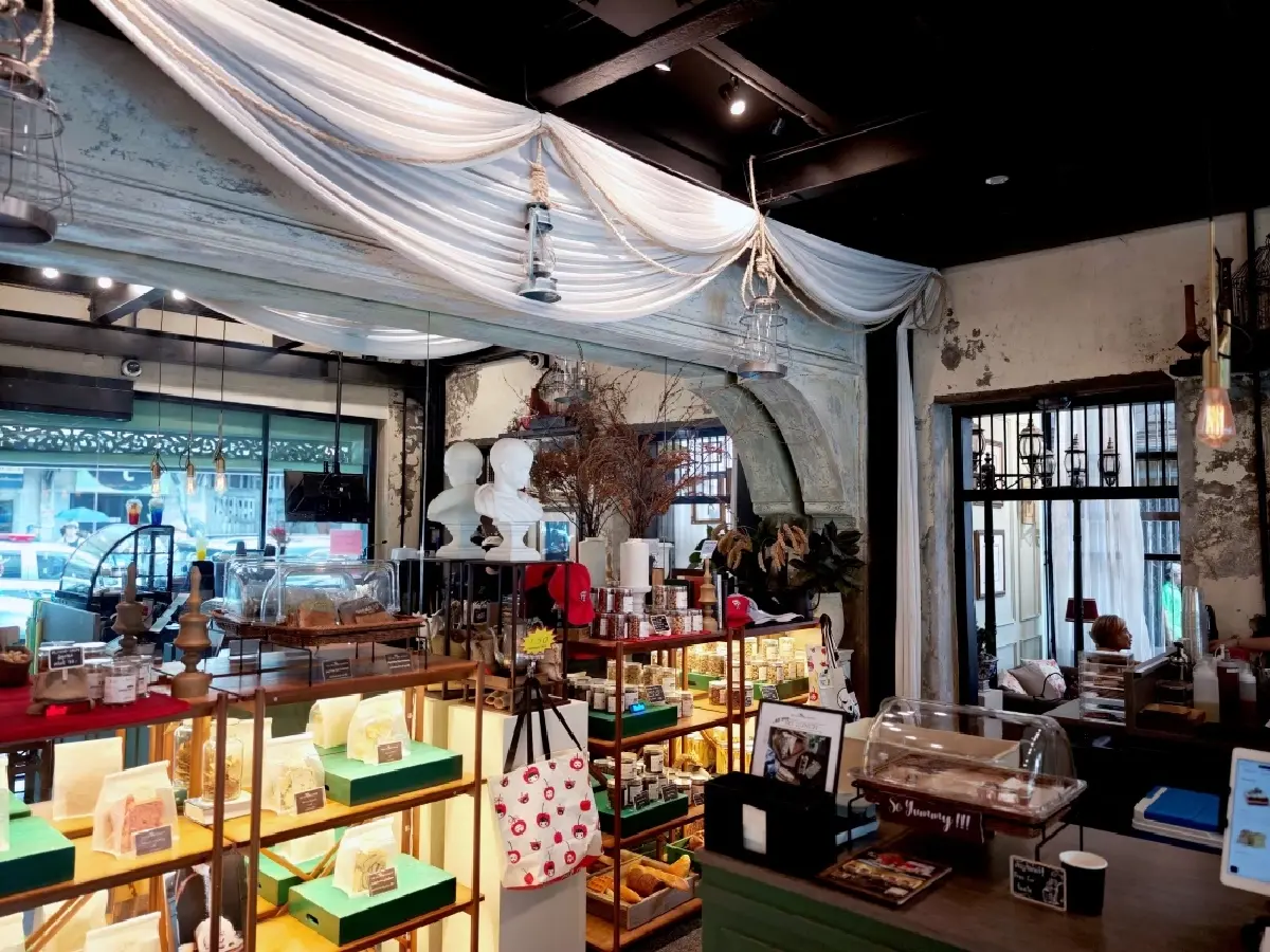 ‘The Old Breadshop’ คาเฟ่ขนมปัง ‘ทรงวาด’ มีตำนานกว่า 70 ปี