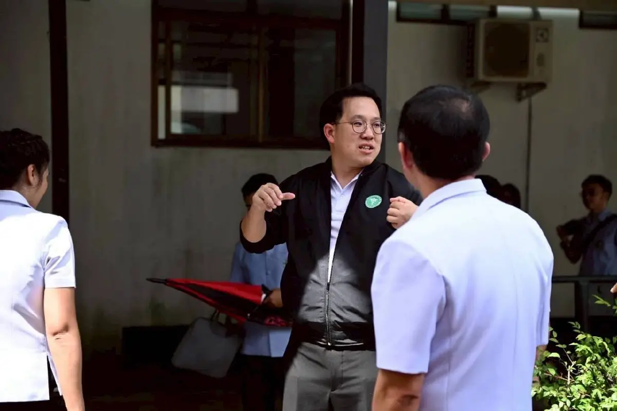 'รมว.สธ.' ห่วงคนชายแดนไทย-กัมพูชา มอบวัคซีนกันโรค-เสนอสร้างบังเกอร์