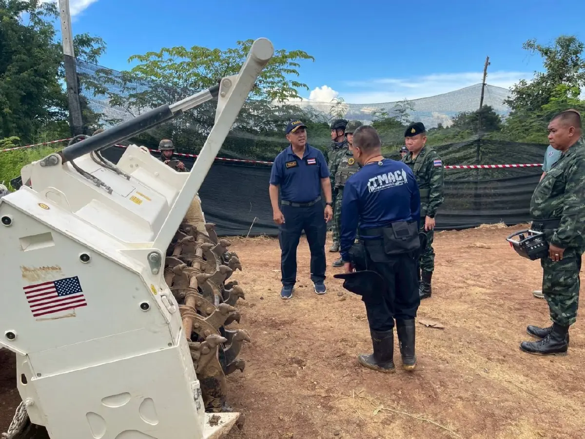 พบ3ทุ่นระเบิด บ้านหนองหญ้าแก้ว 'ผบ.ทสส.' ระดมเครื่องจักร สั่งลุยต่อ