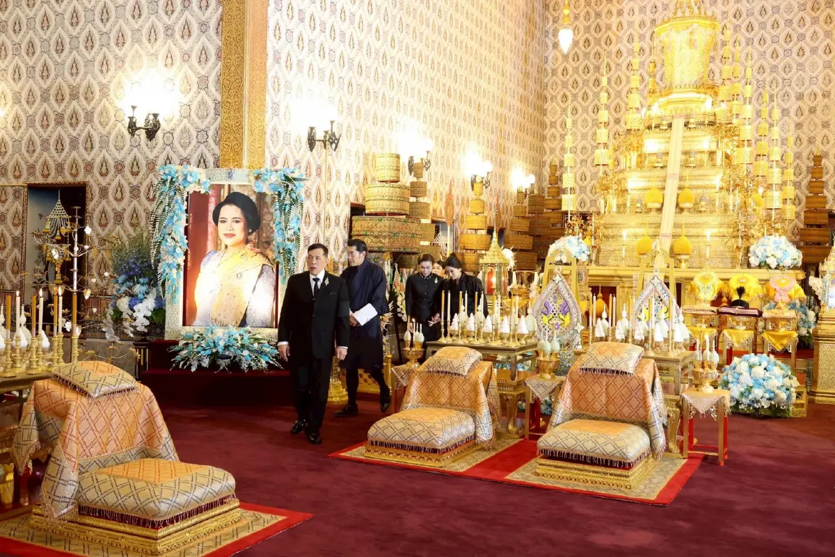 ในหลวง-พระราชินี เสด็จฯ ในการพระพิธีธรรมสวดพระอภิธรรมพระบรมศพ สมเด็จพระพันปีหลวง