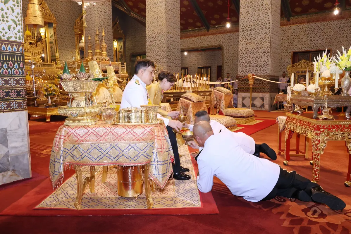 ในหลวง - พระราชินี ทรงบำเพ็ญพระราชกุศล เนื่องในวันนวมินทรมหาราช 2568