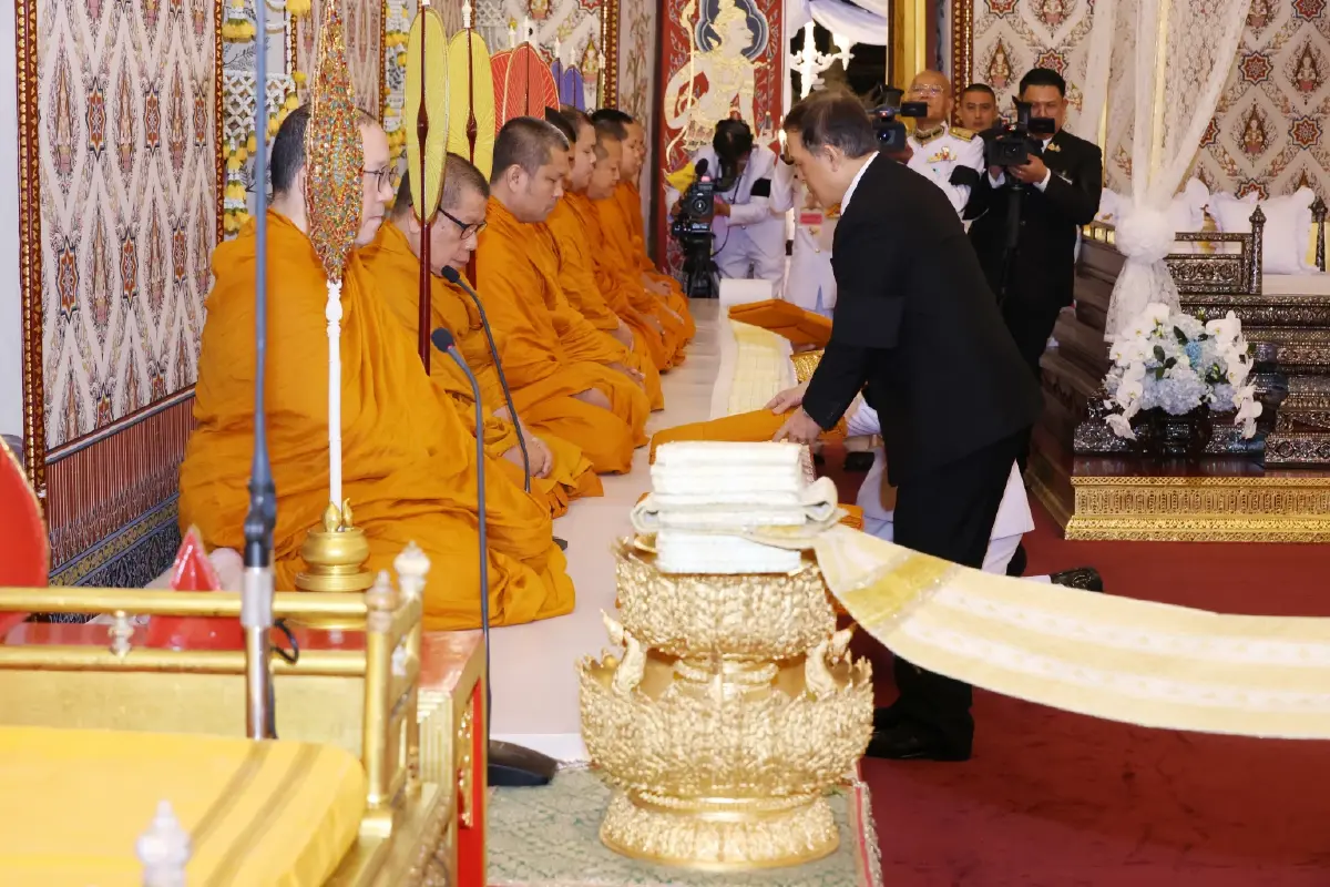 ในหลวง-พระราชินี เสด็จฯ ทรงบำเพ็ญพระราชกุศล ในการพระพิธีธรรมสวดพระอภิธรรมพระบรมศพฯ