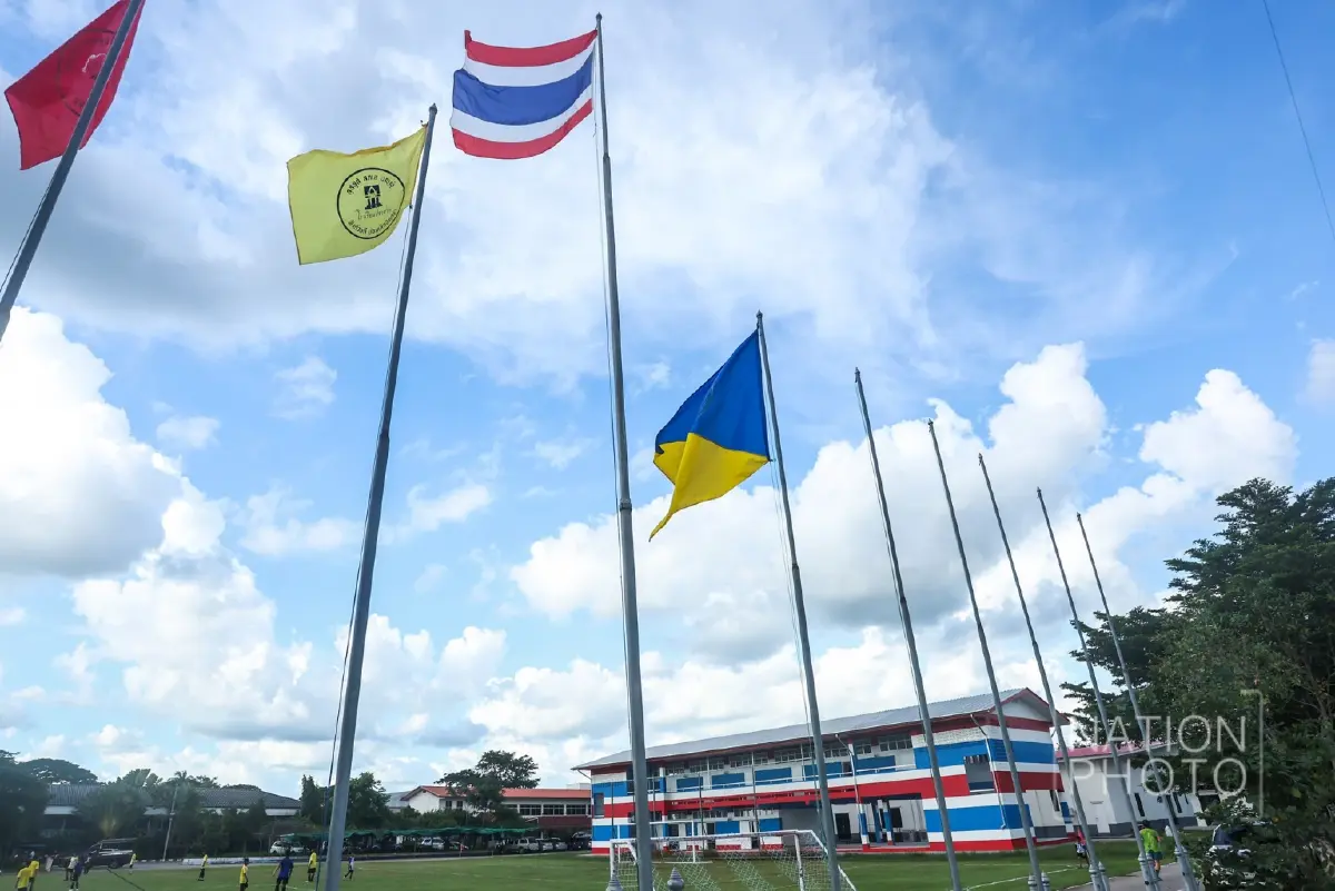 ทาสีด้วยหัวใจรักชาติ! ยลโฉมอาคารเรียนใหม่ โรงเรียนปราสาท จ.สุรินทร์