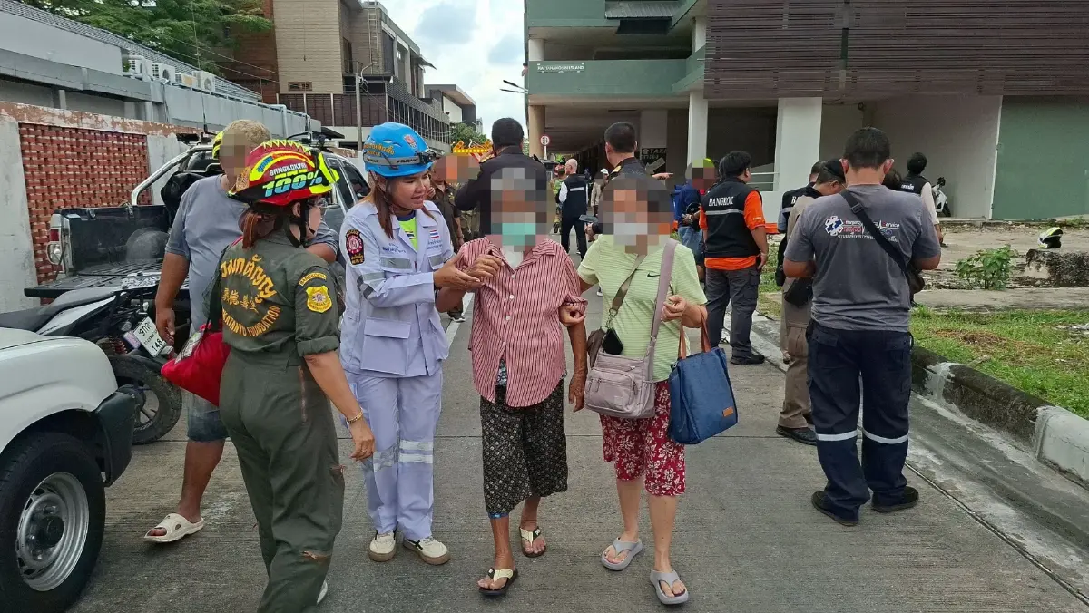 ด่วน ไฟไหม้คอนโดสูง 38 ชั้น ตรงข้ามห้างดังปิ่นเกล้า คนติดค้างอื้อ